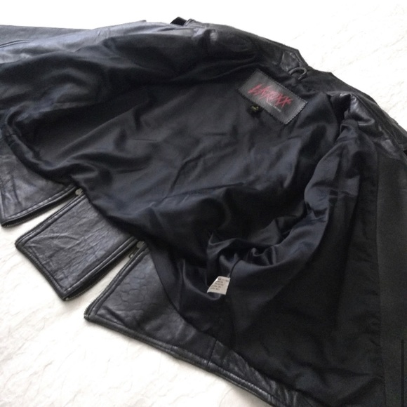 LAROXX Vintage Black Leather Cropped Moto Jacket - Picture 13 of 16